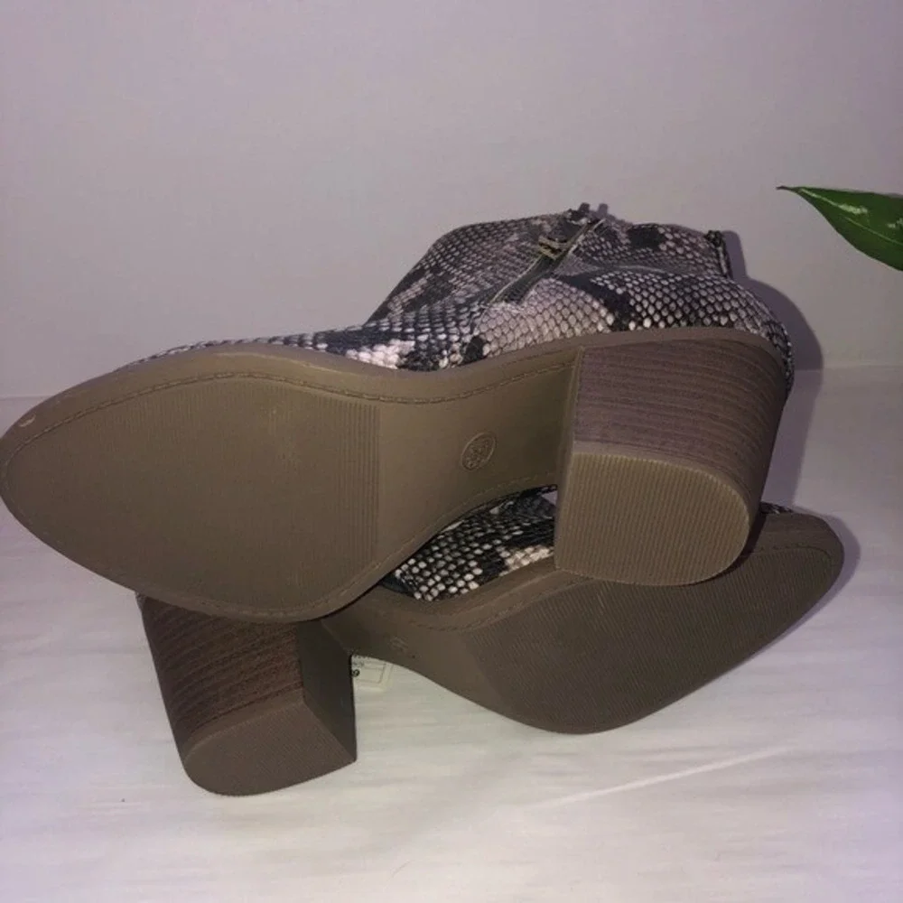 Universal Thread Women's Ankle Boots‎ Size 8.5W